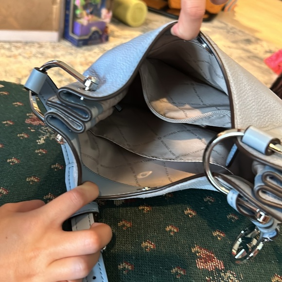 Michael Kors slouchy shoulder bag in pale blue with suede front and leather - Picture 6 of 7